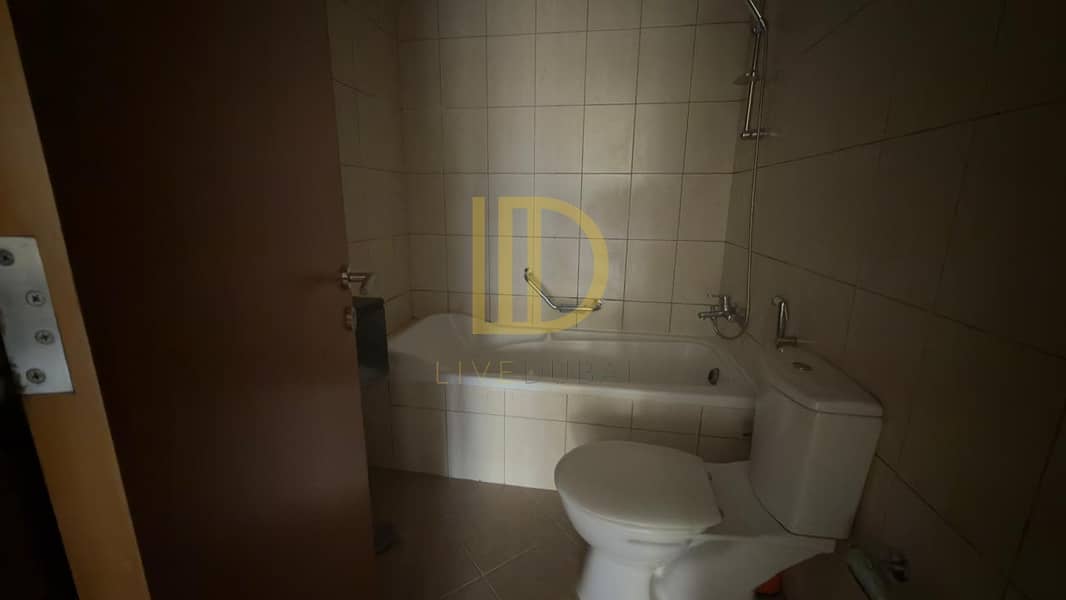 Community View | Prime Location | Vacant Now - Image 9