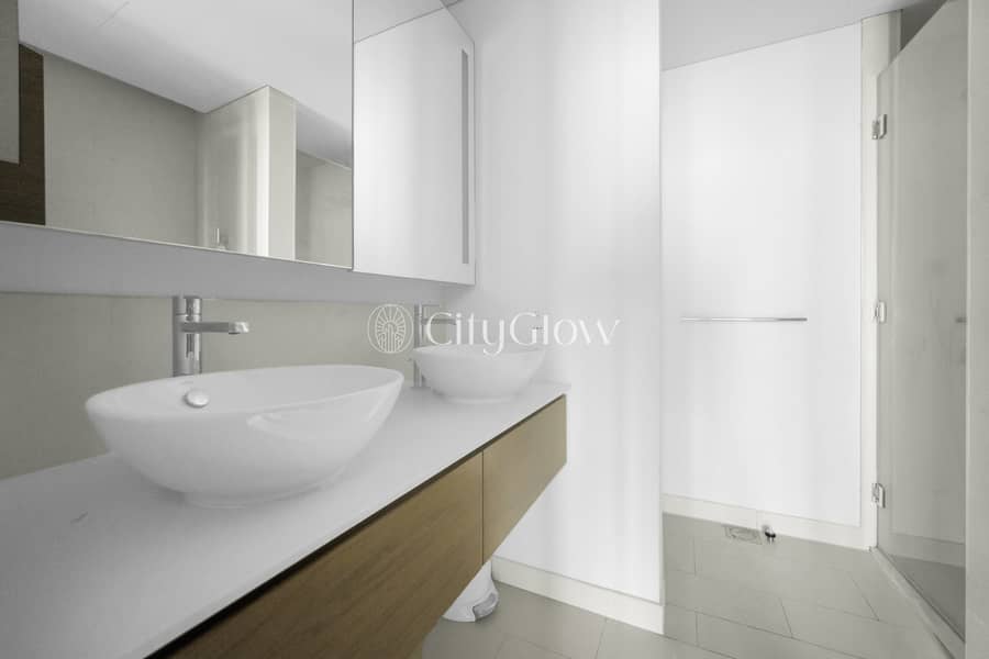 Modern Urban Retreat 1 Bed With Pool View Balcony - Image 9