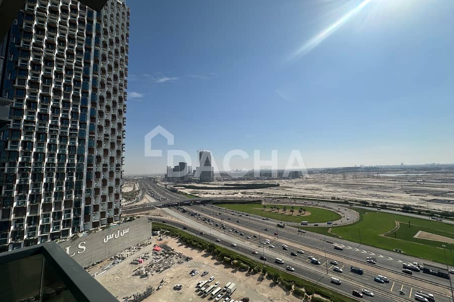 Prime Location | Fully Furnished | Open View - Image 12