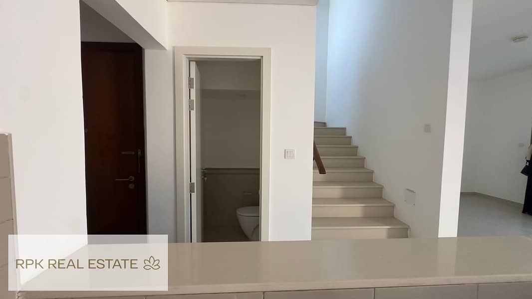 PRIME LOCATION | VACANT | SINGLE ROW - Image 12