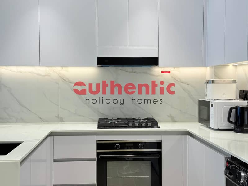 Pool View | Elegant High-End Apartment - Image 18