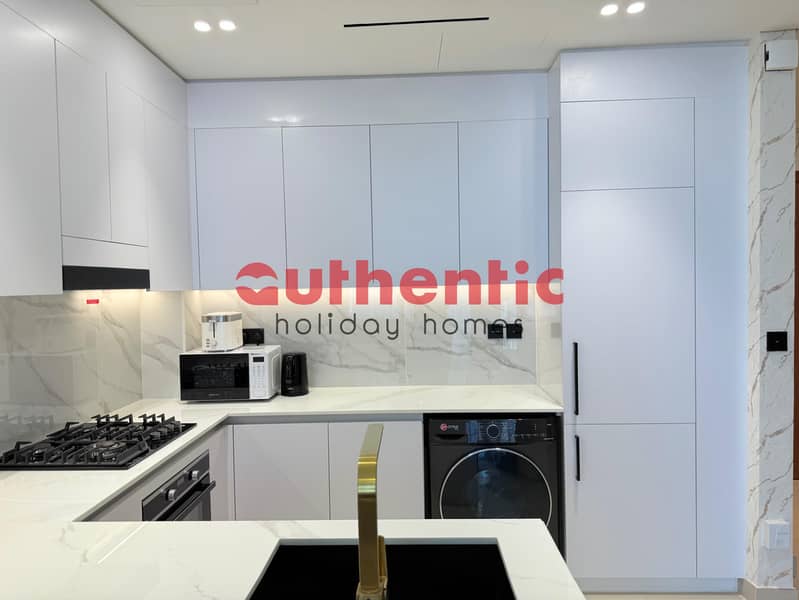 Pool View | Elegant High-End Apartment - Image 19