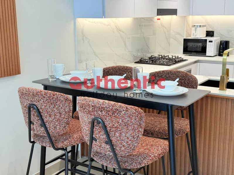 Pool View | Elegant High-End Apartment - Image 23