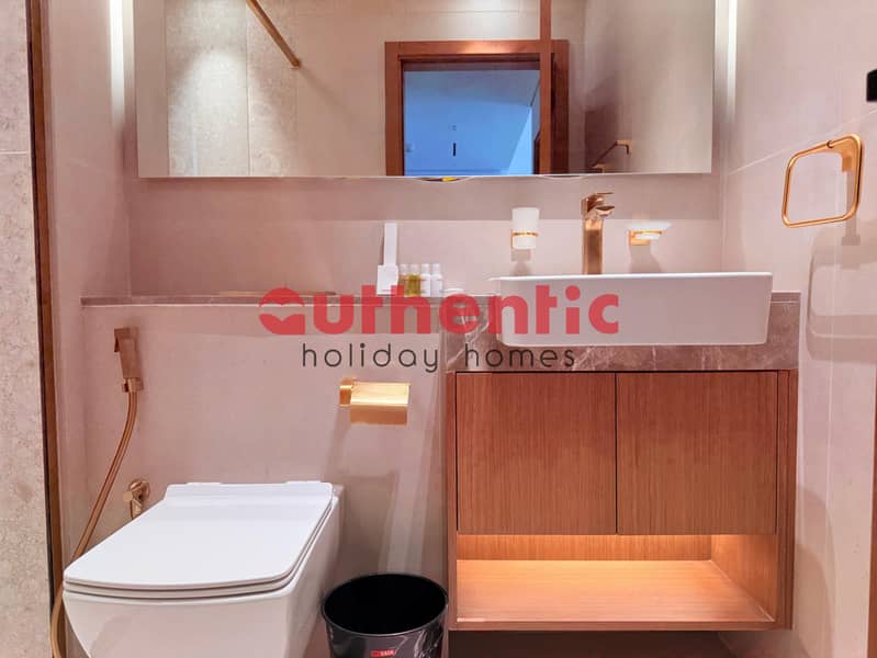 Pool View | Elegant High-End Apartment - Image 25