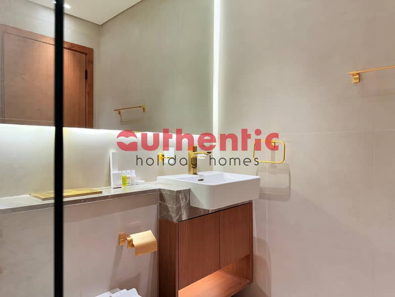 Pool View | Elegant High-End Apartment - Image 26