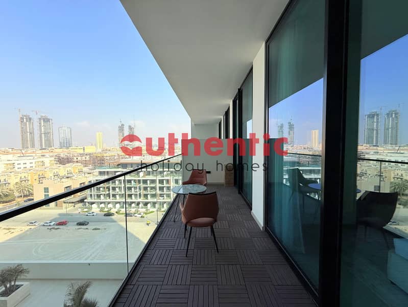 Pool View | Elegant High-End Apartment - Image 36