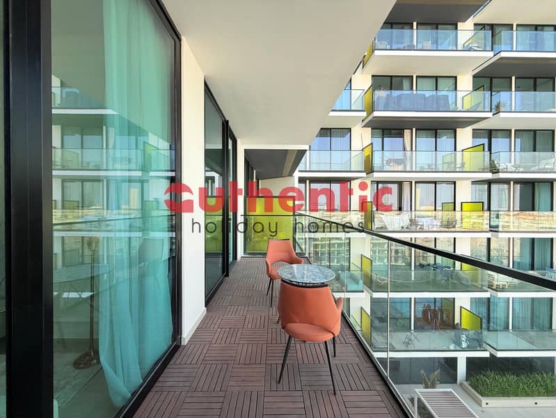 Pool View | Elegant High-End Apartment - Image 38