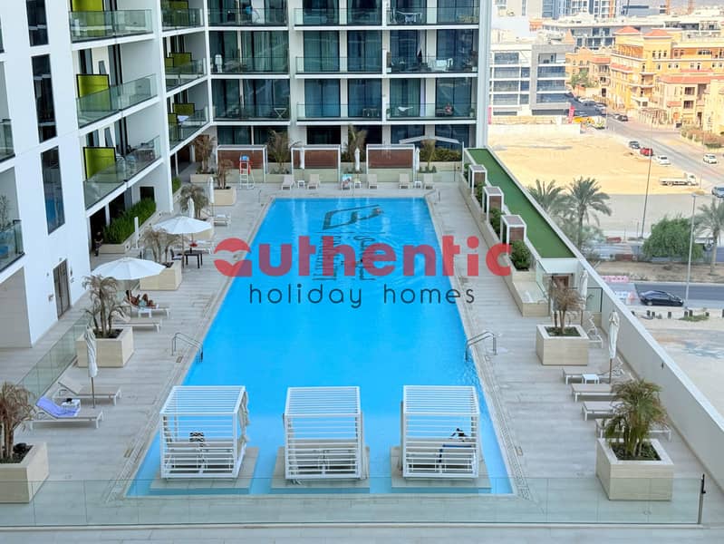 Pool View | Elegant High-End Apartment - Image 40