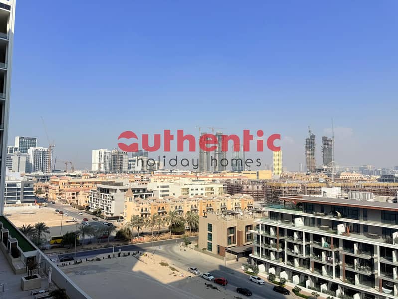 Pool View | Elegant High-End Apartment - Image 44