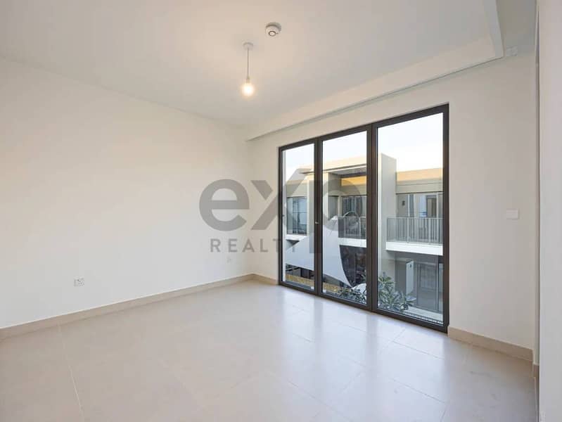 Fully Upgdaded | Landscaped | Great Internal Location - Image 7