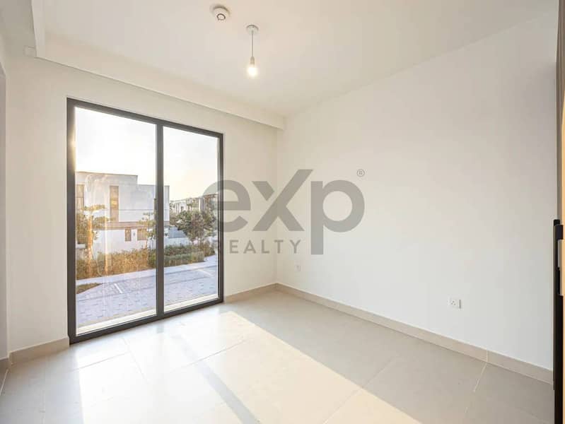 Fully Upgdaded | Landscaped | Great Internal Location - Image 11