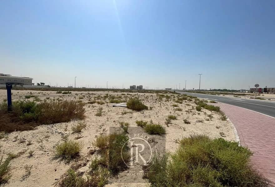 Prime Location | Single Row | Facing Park - Image 10