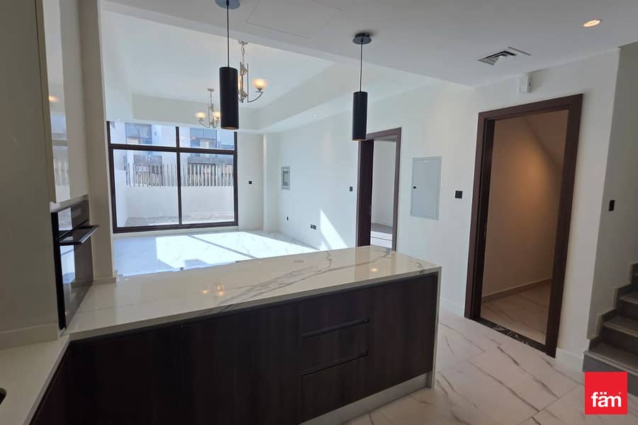 Single Row | Vacant | 4br + Maid Room | Ready - Image 12