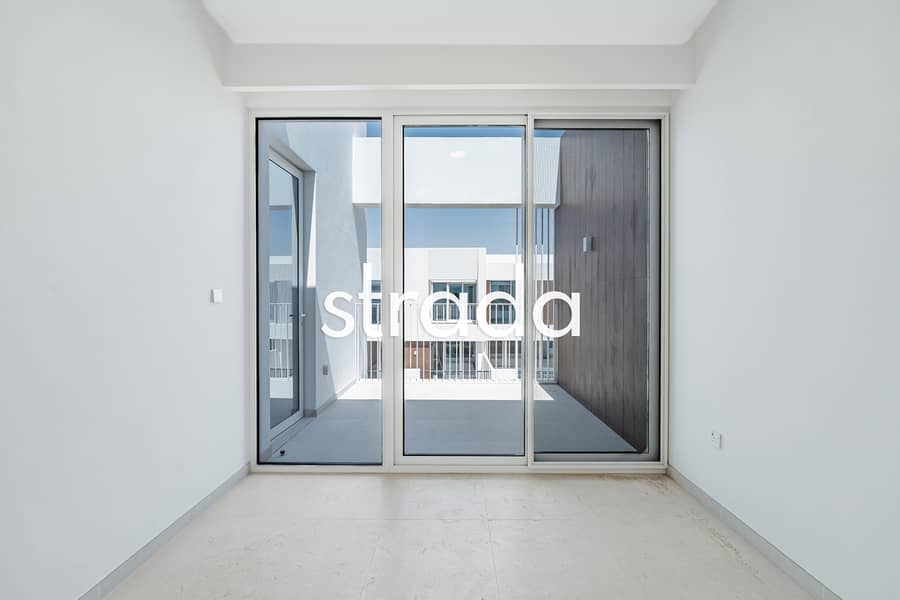 Single Row | Full Park View | Best Location - Image 15