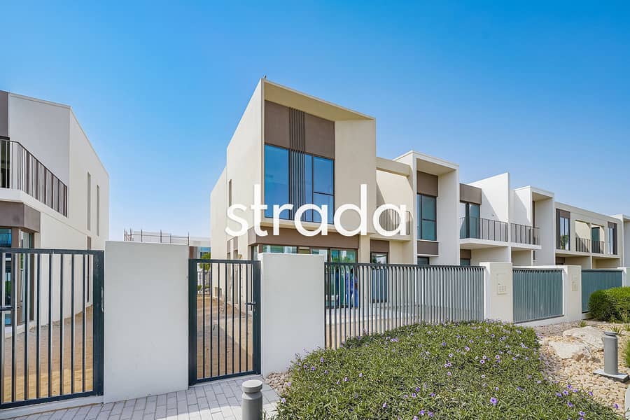 Single Row | Full Park View | Best Location - Image 18