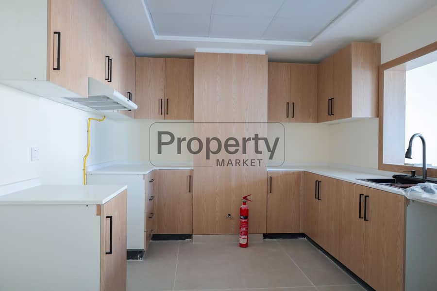 Modern | Pool View | Unfurnished | Vacant - Image 6