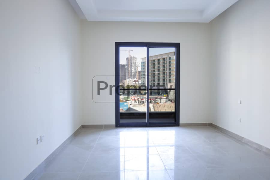 Modern | Pool View | Unfurnished | Vacant - Image 15