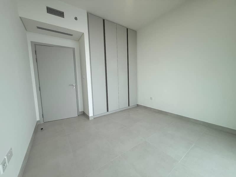 High End | Waterfront Living | Prime Location - Image 11