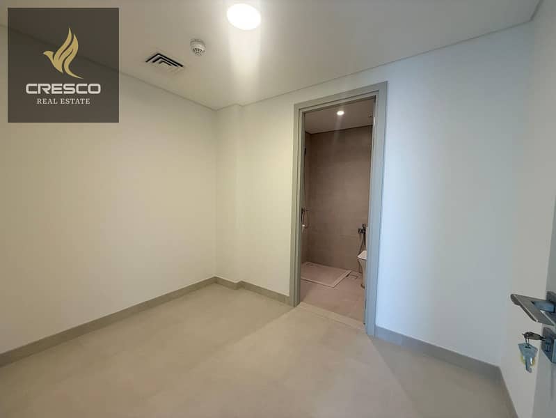 High End | Waterfront Living | Prime Location - Image 17