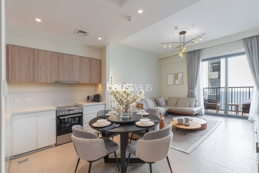 Contemporary 1 Bedroom | Pool View | Near Park