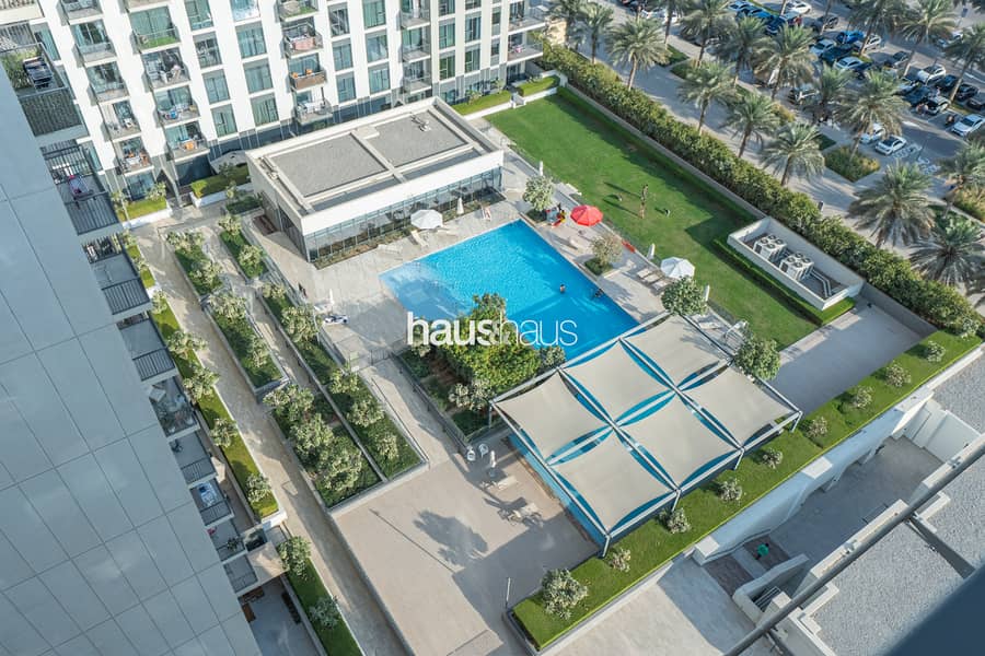 Contemporary 1 Bedroom | Pool View | Near Park