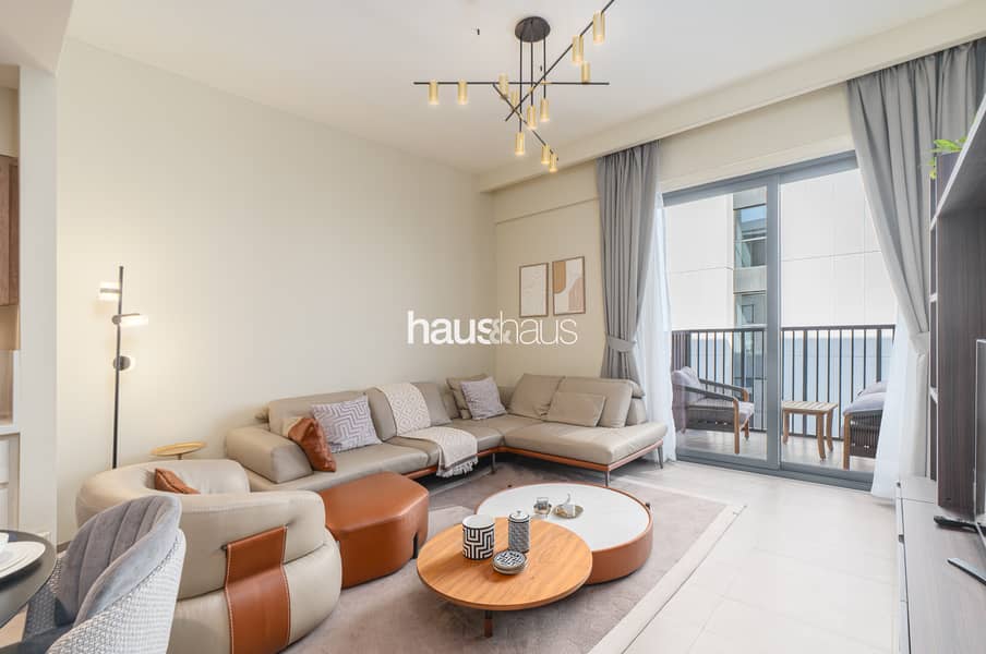 Contemporary 1 Bedroom | Pool View | Near Park