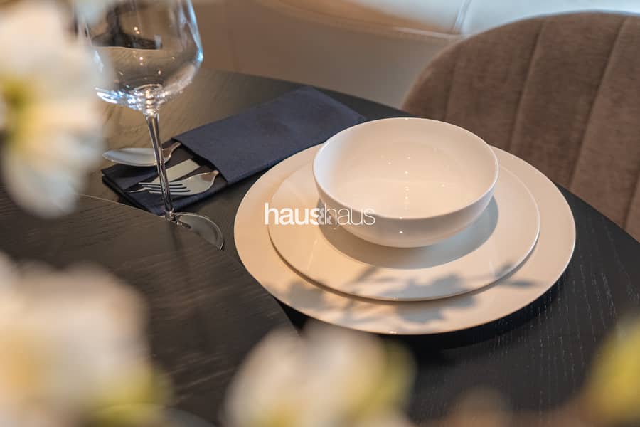 Contemporary 1 Bedroom | Pool View | Near Park - Image 6