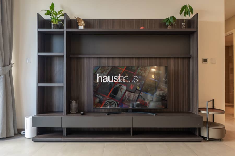 Contemporary 1 Bedroom | Pool View | Near Park - Image 8