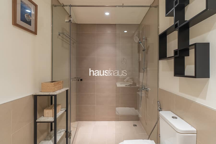 Contemporary 1 Bedroom | Pool View | Near Park - Image 16