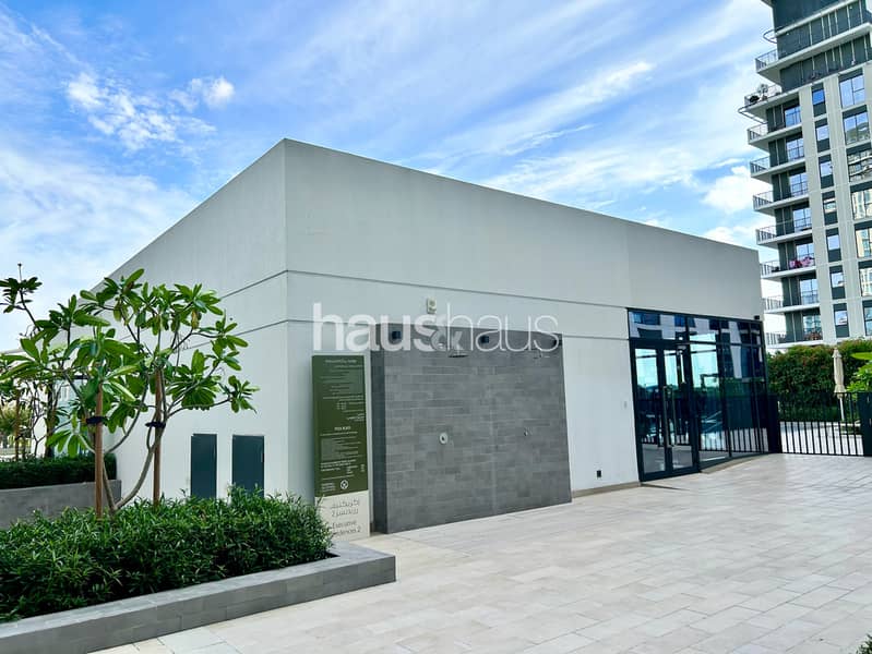 Contemporary 1 Bedroom | Pool View | Near Park - Image 23