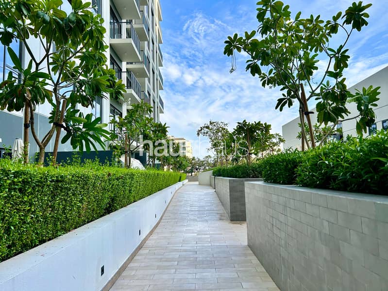 Contemporary 1 Bedroom | Pool View | Near Park - Image 24