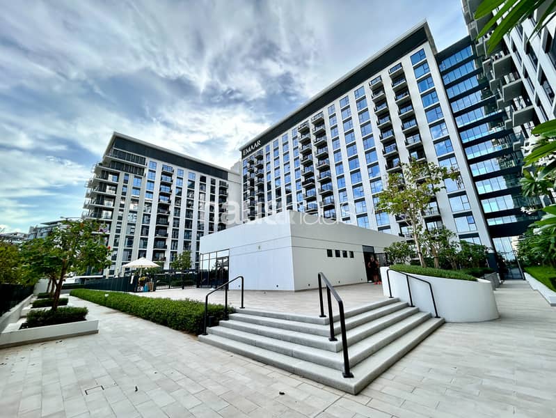 Contemporary 1 Bedroom | Pool View | Near Park - Image 26