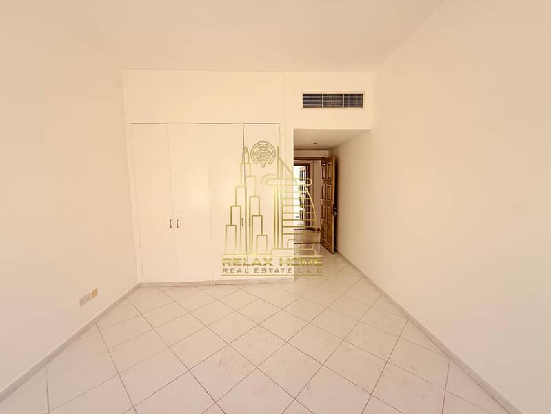 Luxurious 4BHK Villa | Maid’s Room | Shared Pool & Garden | Jumeirah 1 - Image 11