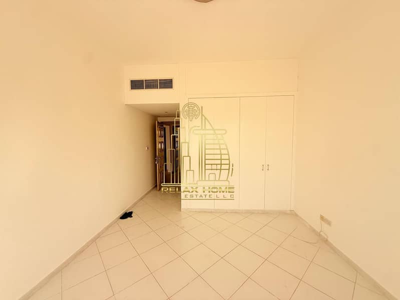 Luxurious 4BHK Villa | Maid’s Room | Shared Pool & Garden | Jumeirah 1 - Image 14