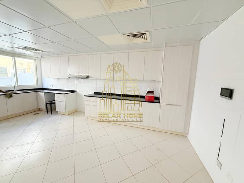 Luxurious 4BHK Villa | Maid’s Room | Shared Pool & Garden | Jumeirah 1 - Image 17