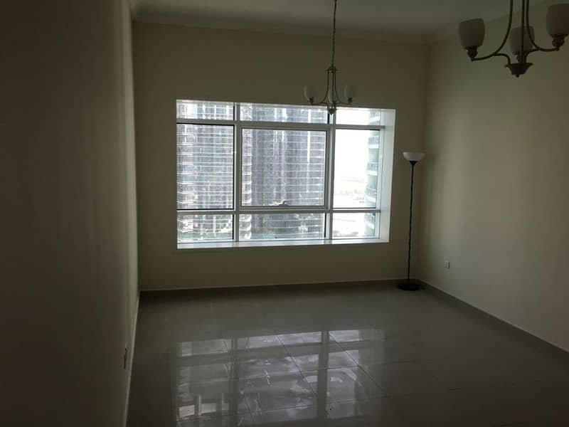 FULL LAKE VIEW - HOT TICKET - OPPOSITE DMCC