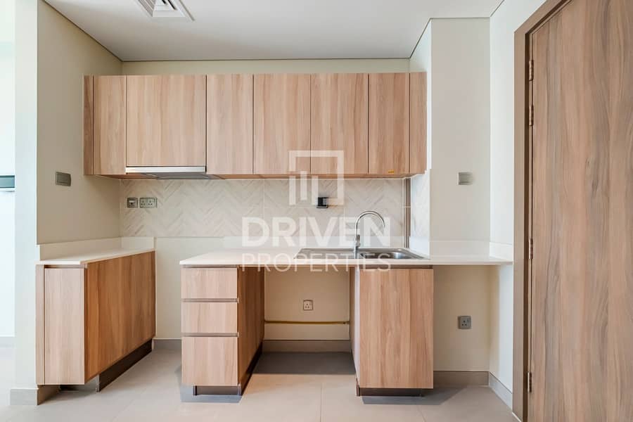 Stylish Unit | Ideal Location | Ready to Move in