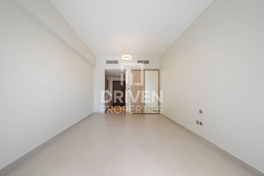 Stylish Unit | Ideal Location | Ready to Move in