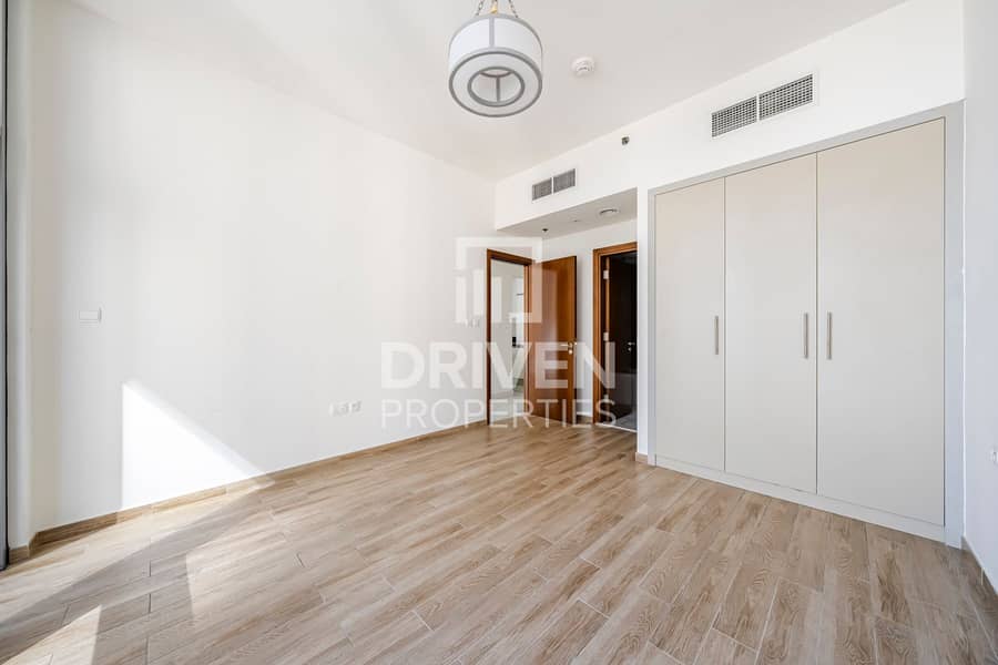 Canal and Amenities Views | Vacant | High Floor - Image 8