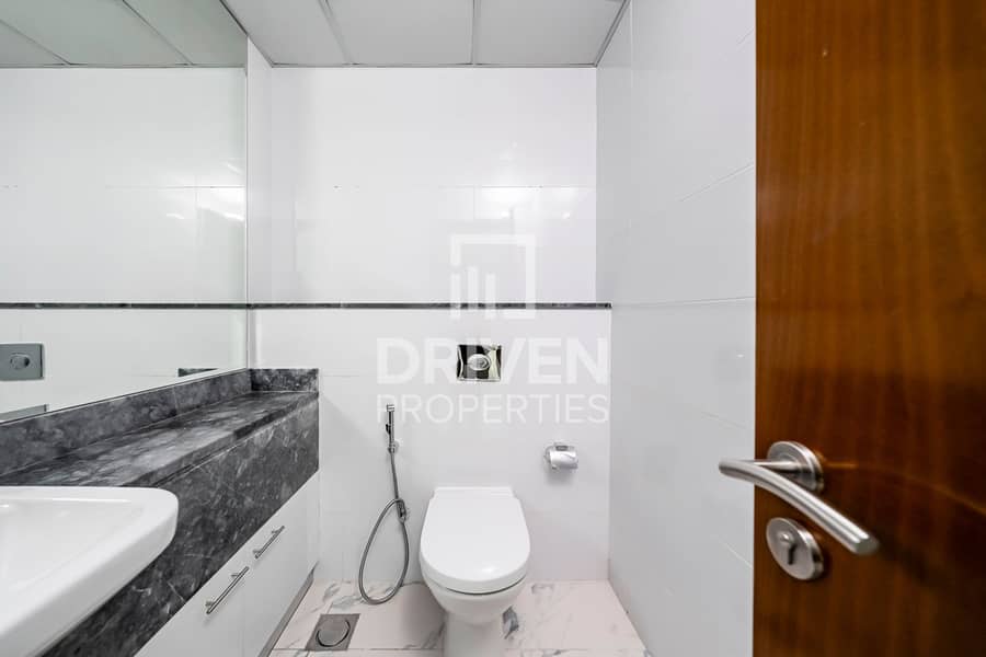 Canal and Amenities Views | Vacant | High Floor - Image 12