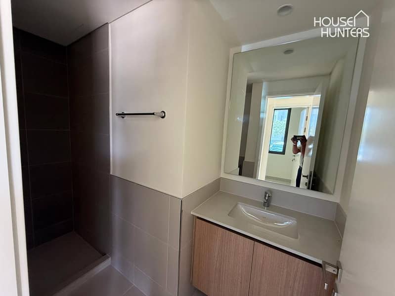 Stunning Villa | Prime Location | Pool Backing - Image 9