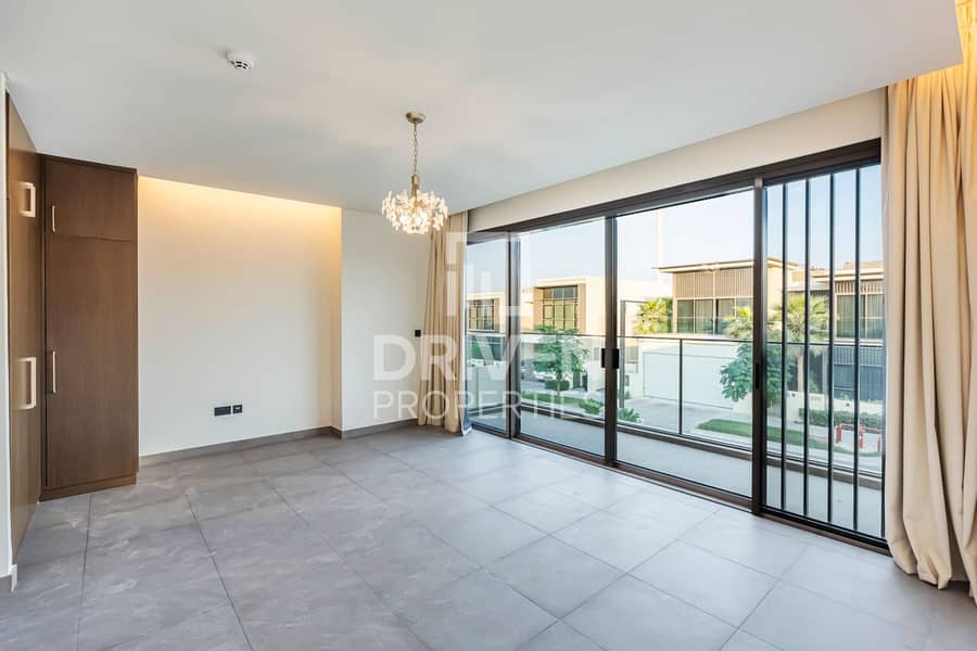 Vacant | Extended | Private Pool and Jacuzzi - Image 13