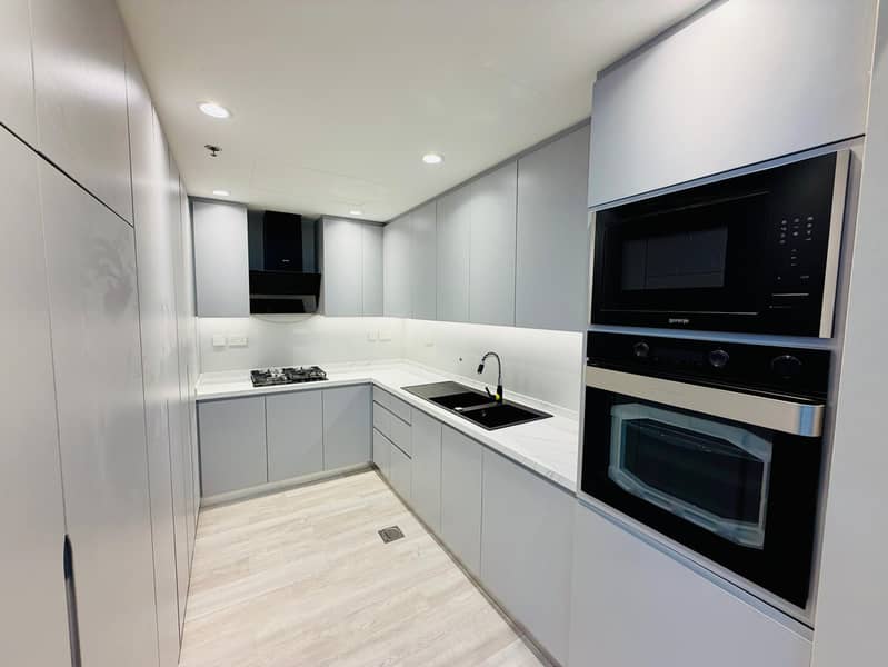 Fully Upgraded 1BR | Vacant | Prime Location