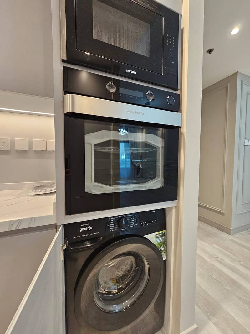 Fully Upgraded 1BR | Vacant | Prime Location - Image 28