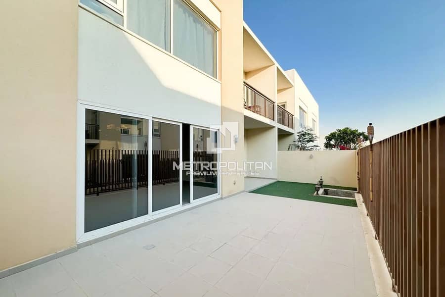 Beautiful Garden |Close to Pool | Chiller Free