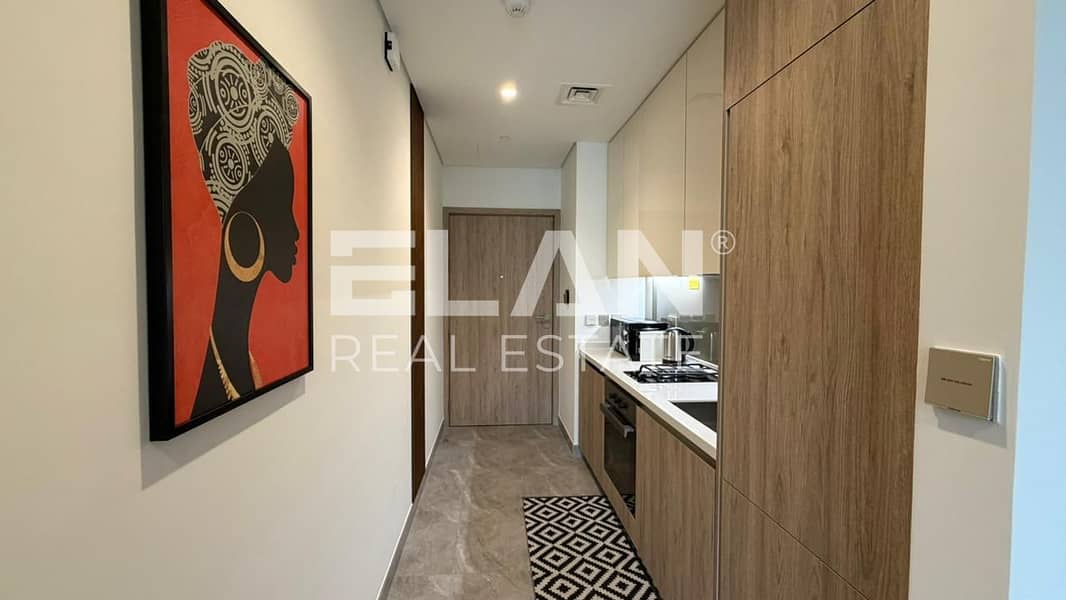 Luxury Studio | Ready To Move | Burj & Canal View - Image 9