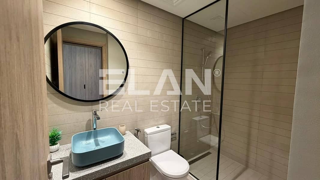 Luxury Studio | Ready To Move | Burj & Canal View - Image 11