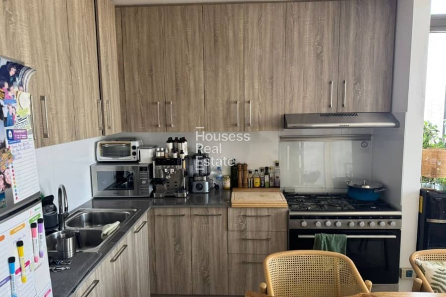 Spacious | MId floor | Vacant - Image 10