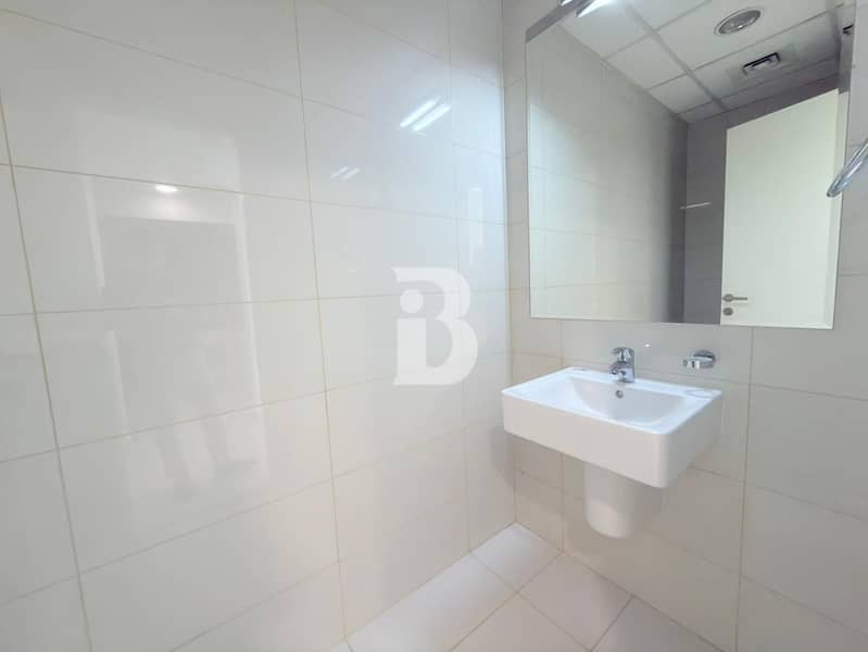 CLASSY 1BR | HIGH FLOOR | SPACIOUS | BEST DEAL - Image 8