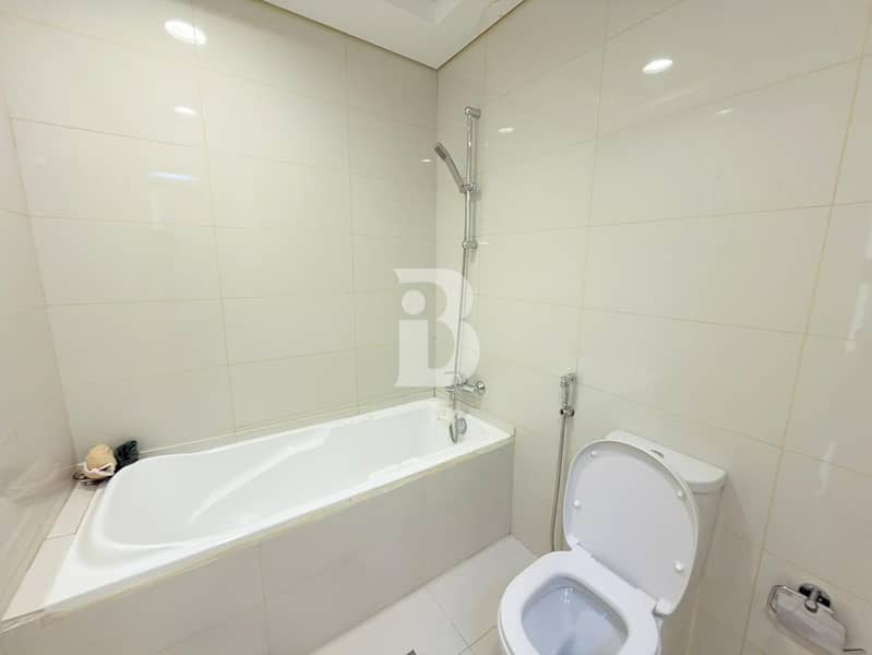 CLASSY 1BR | HIGH FLOOR | SPACIOUS | BEST DEAL - Image 9